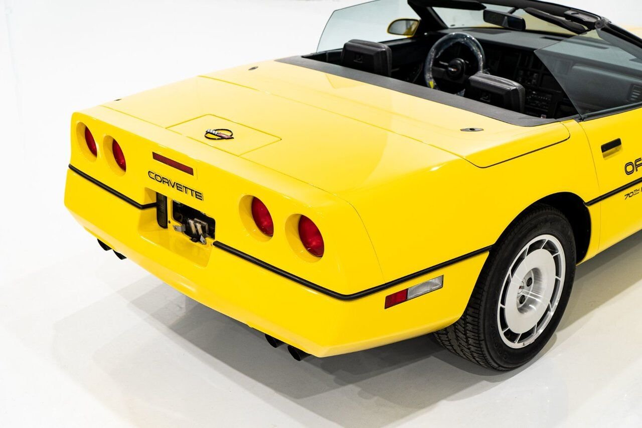 1986 Chevrolet Corvette Pace Car livery with only 17,380km (10,800miles) Yellow Montreal - photo #44
