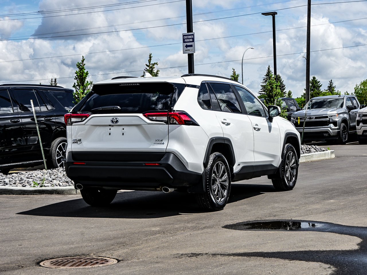 2024 Toyota RAV4 Hybrid XLE AWD White w/Black Roof Sherwood Park - photo #12