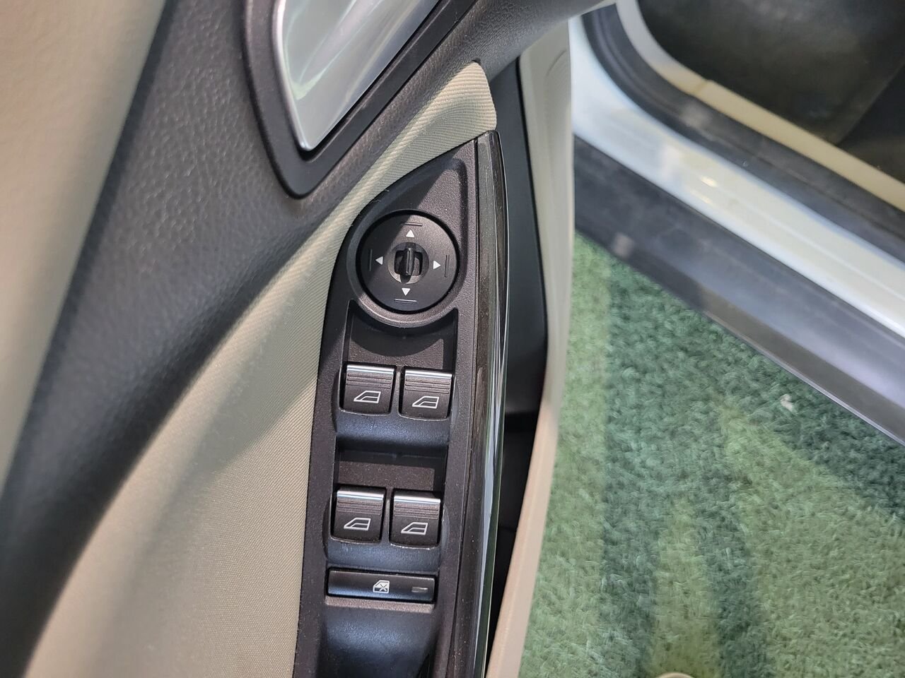 2016 Ford Focus Electric White  - photo #13