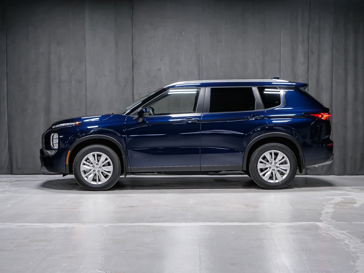 2026 Mitsubishi Outlander SE Cosmic Blue Montreal - photo #2