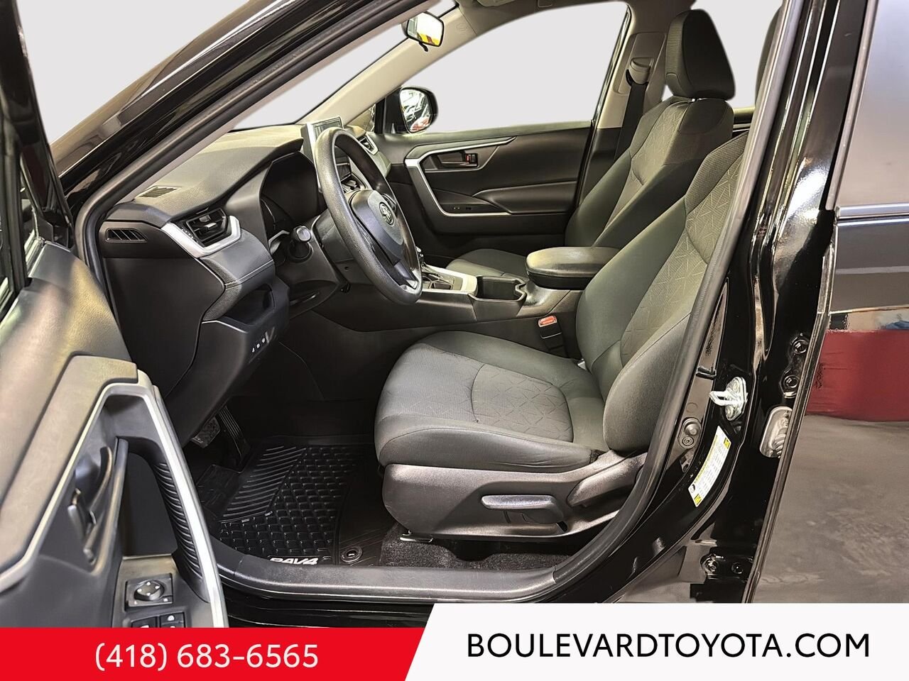 Toyota RAV4 99412A-88 | LE, AWD 2024 Noir minuit métallisé Québec - photo #8