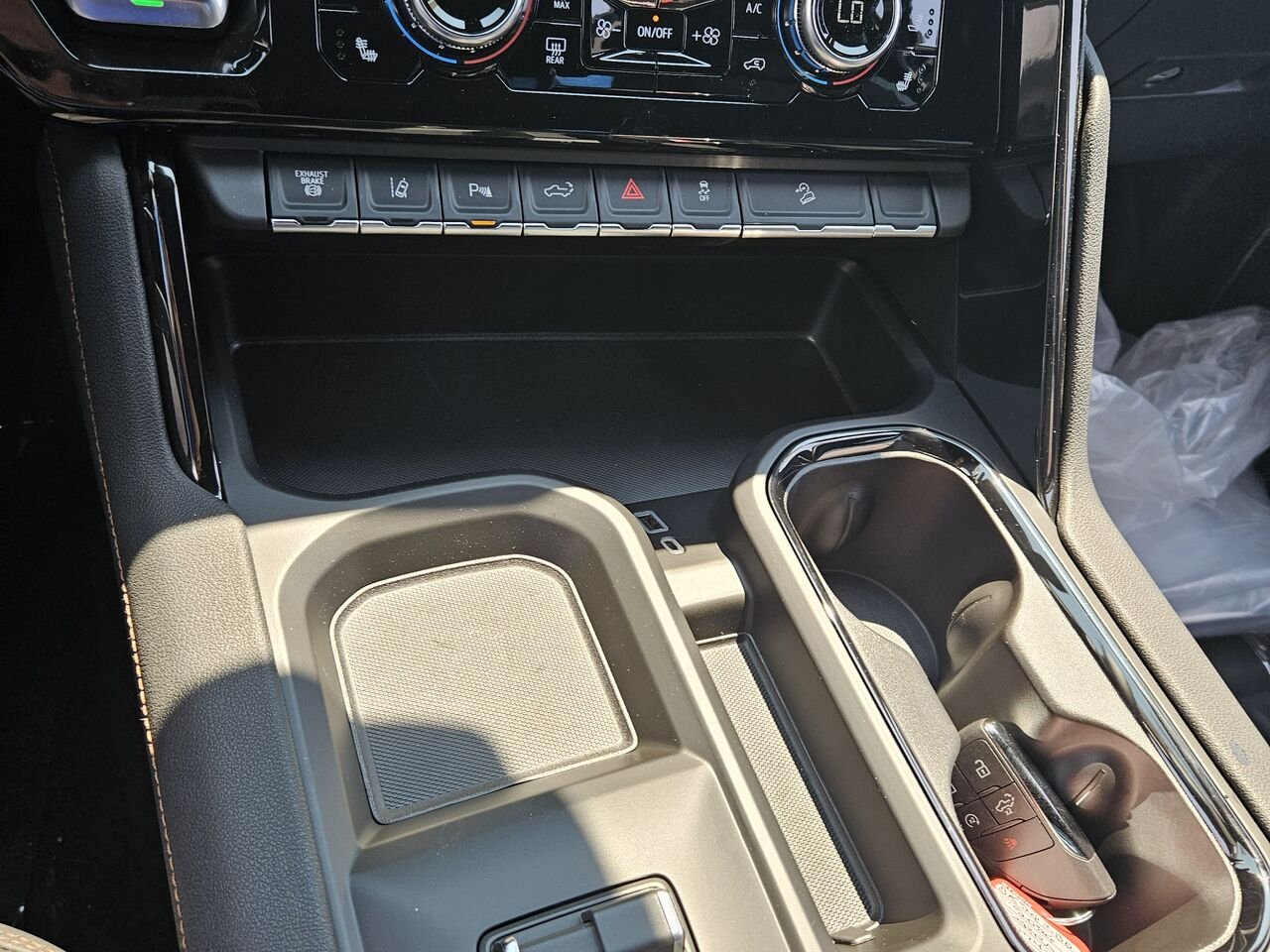 GMC Sierra 2500HD AT4 cabine multiplace 4RM 159 po 2026 Noir onyx Thetford Mines - photo #11