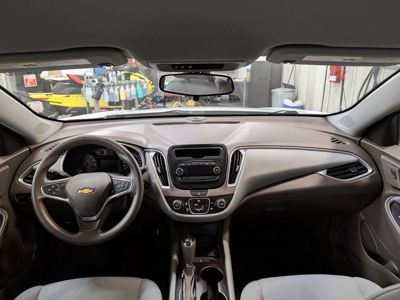 2017 Chevrolet Malibu L berline 4 portes avec 1VL Grey Saint-Hyacinthe - photo #10
