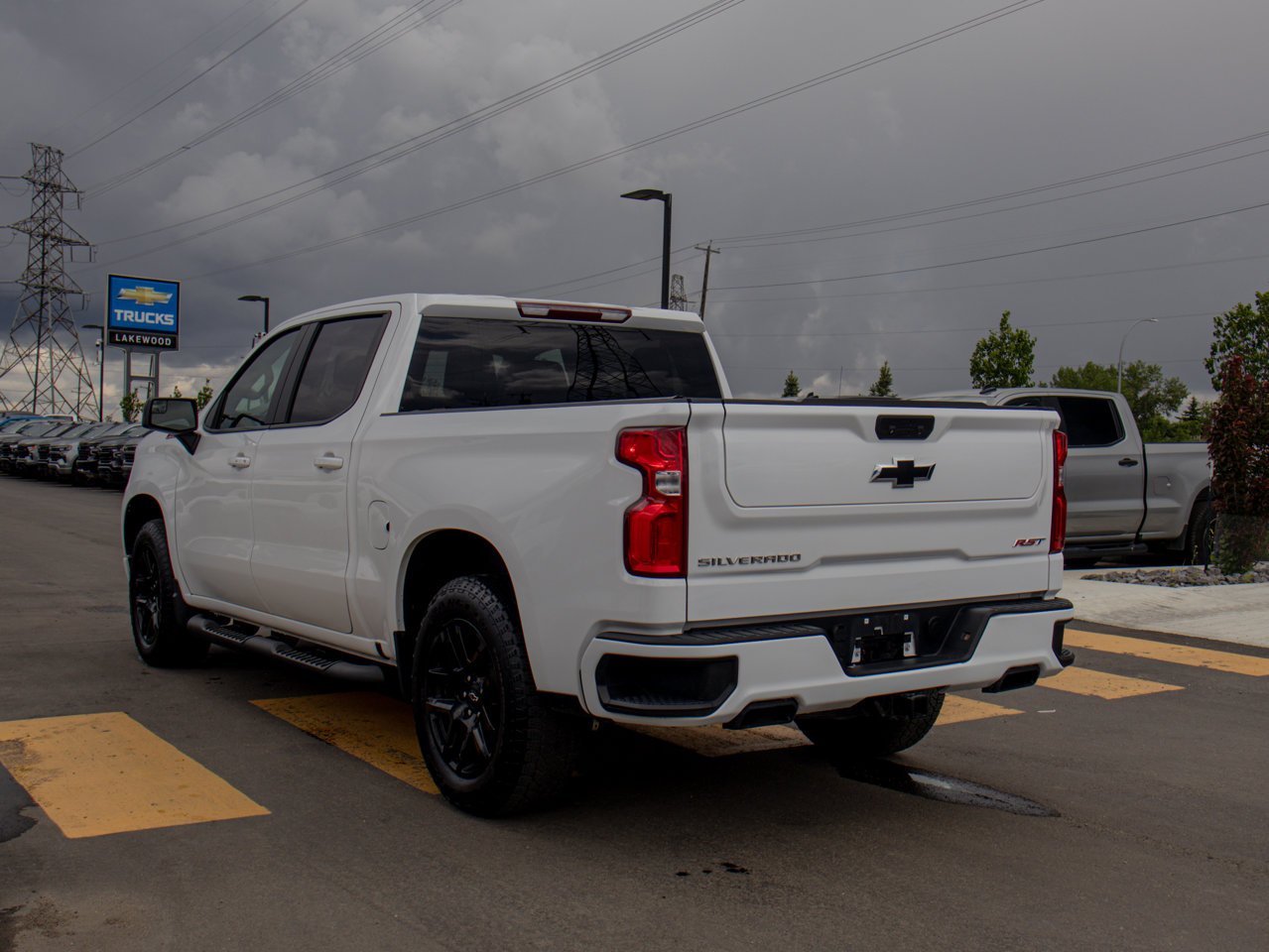 2024 Chevrolet Silverado 1500 4WD Crew Cab 147 RST White Sherwood Park - photo #7