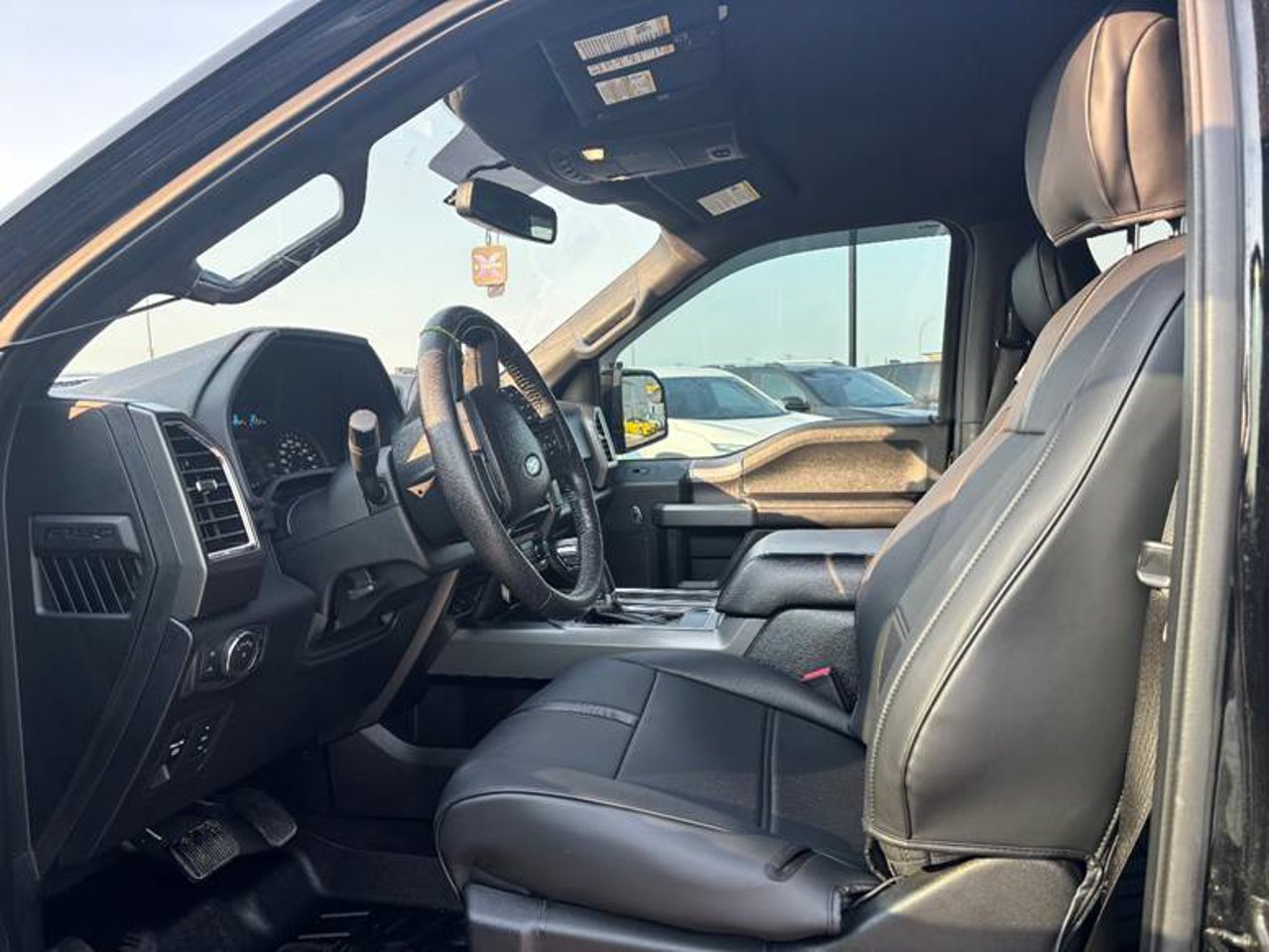 2016 Ford F-150 4WD SuperCrew 145 XLT Black Sherwood Park - photo #5