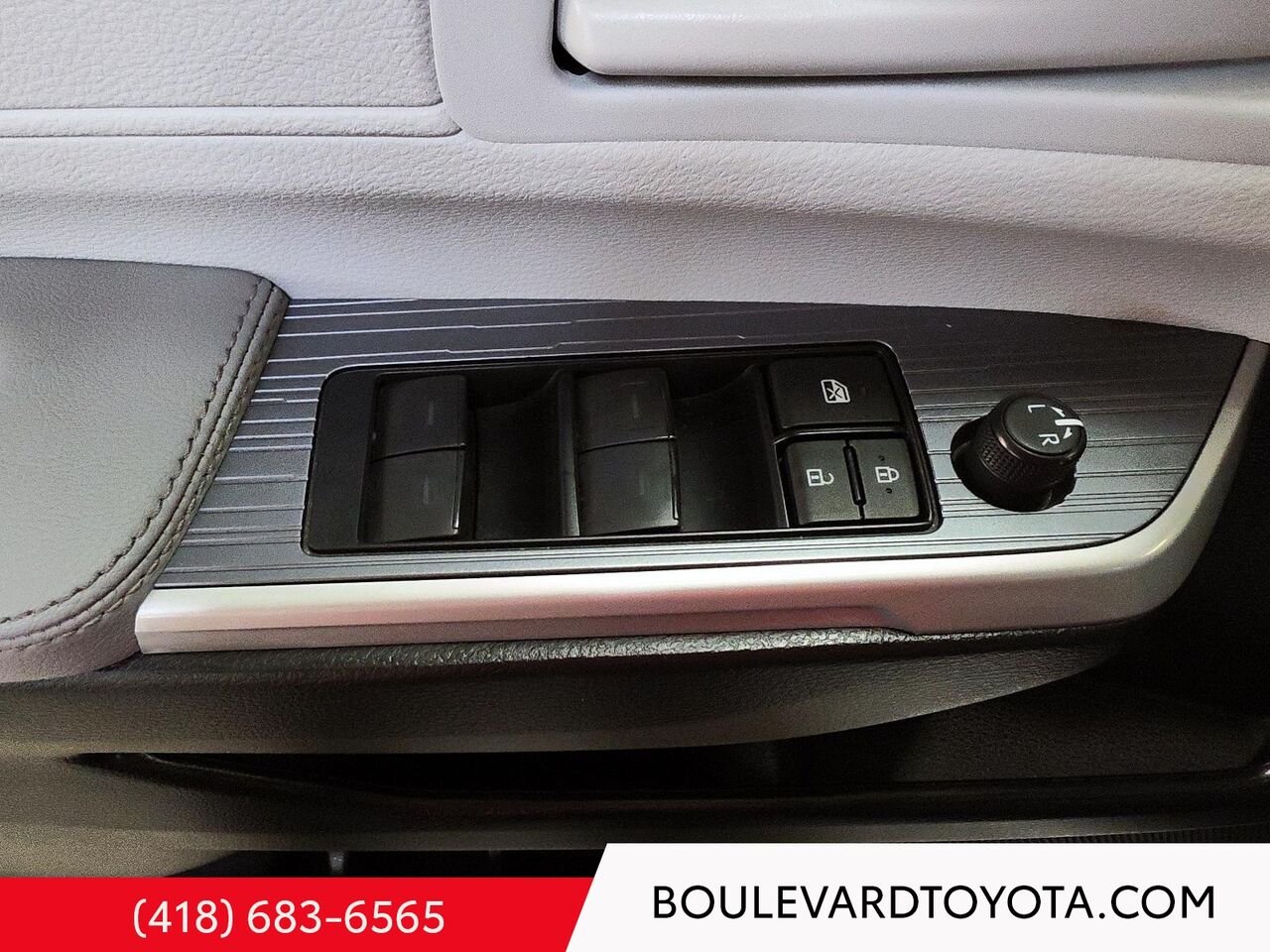 Toyota Sienna 99659A-110 | LE, AWD, 8 PLACES 2025 Argent Québec - photo #7