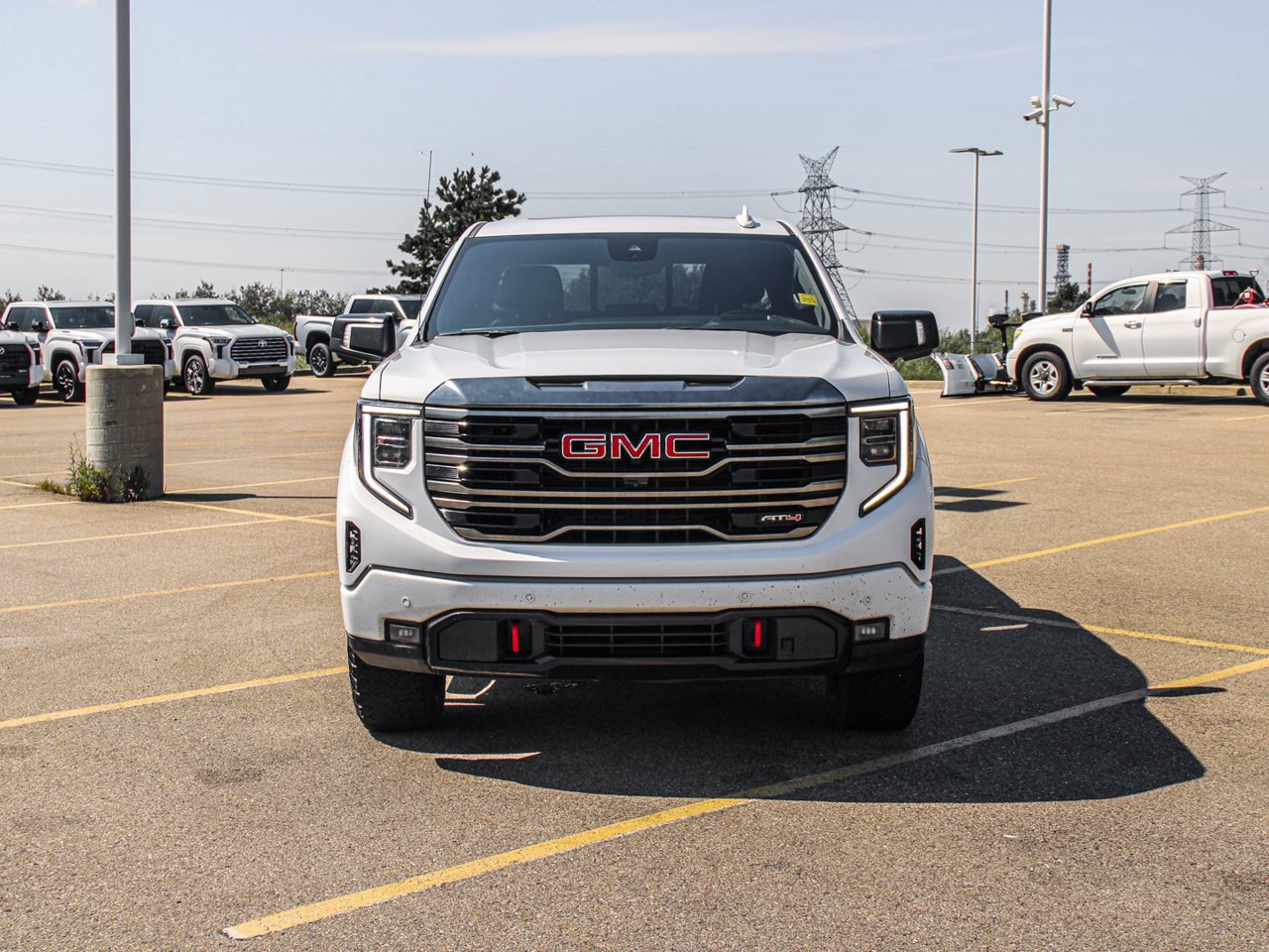 2022 GMC Sierra 1500 4WD Crew Cab 147 AT4 White Sherwood Park - photo #2