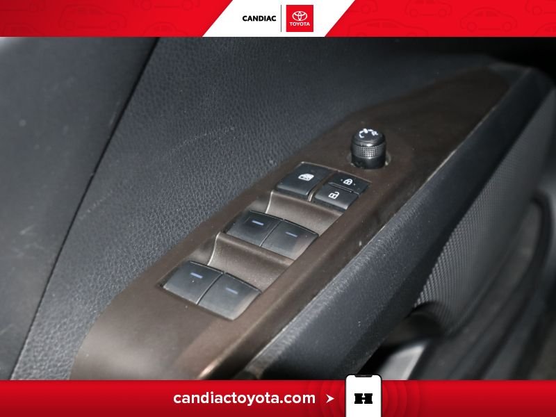 2022 Toyota Camry Grey Blainville - photo #17