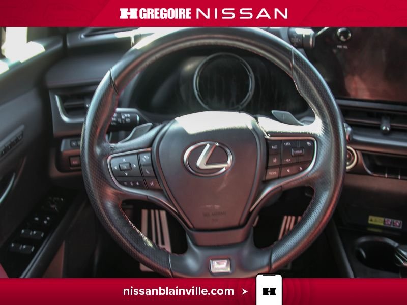 2023 Lexus UX White Laval - photo #15