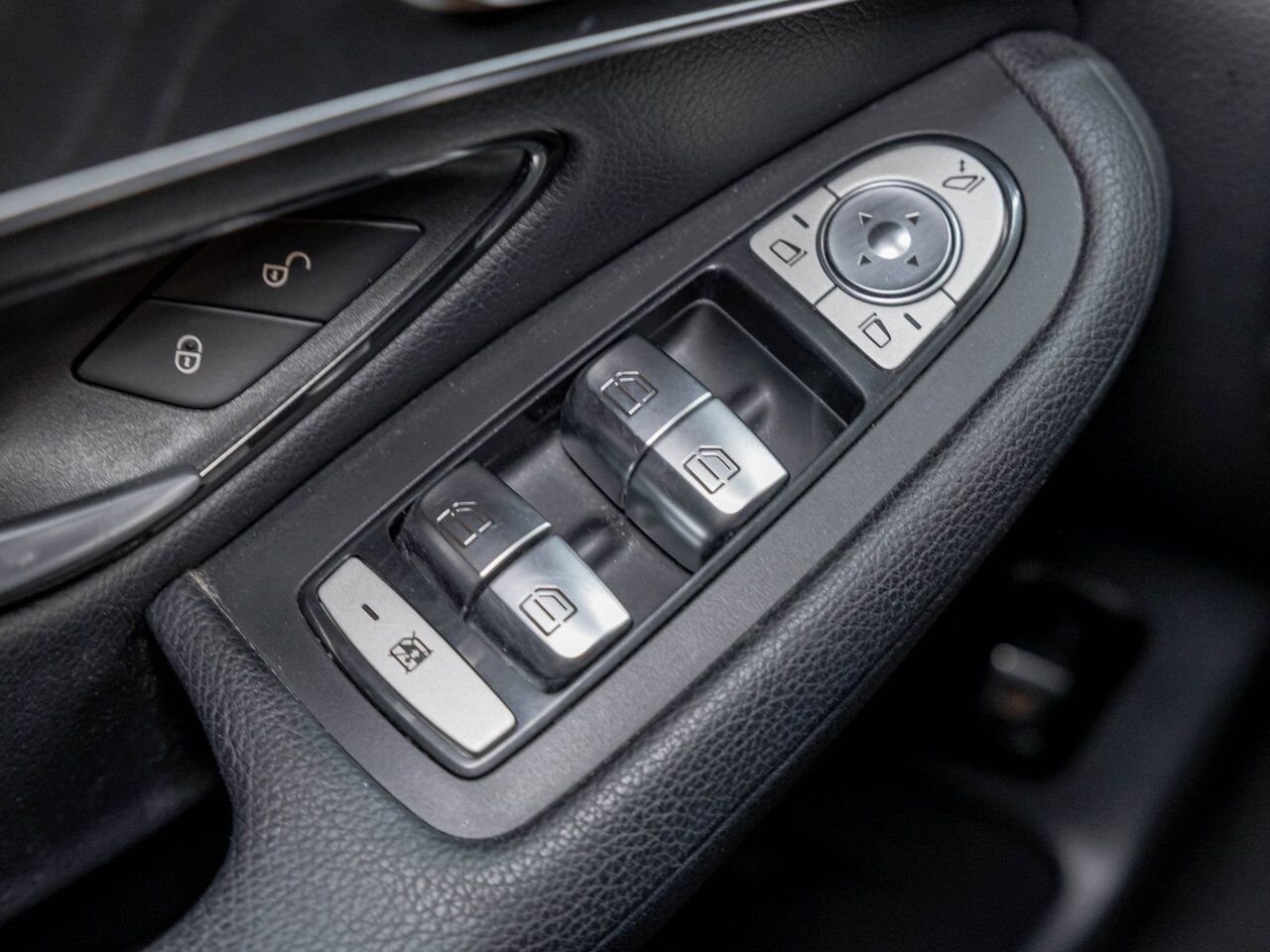 Mercedes-Benz GLC 300 4MATIC *TOIT* NAV CUIR SIÈGES CHAUFF 2018 Gris Saint-Jérôme - photo #23