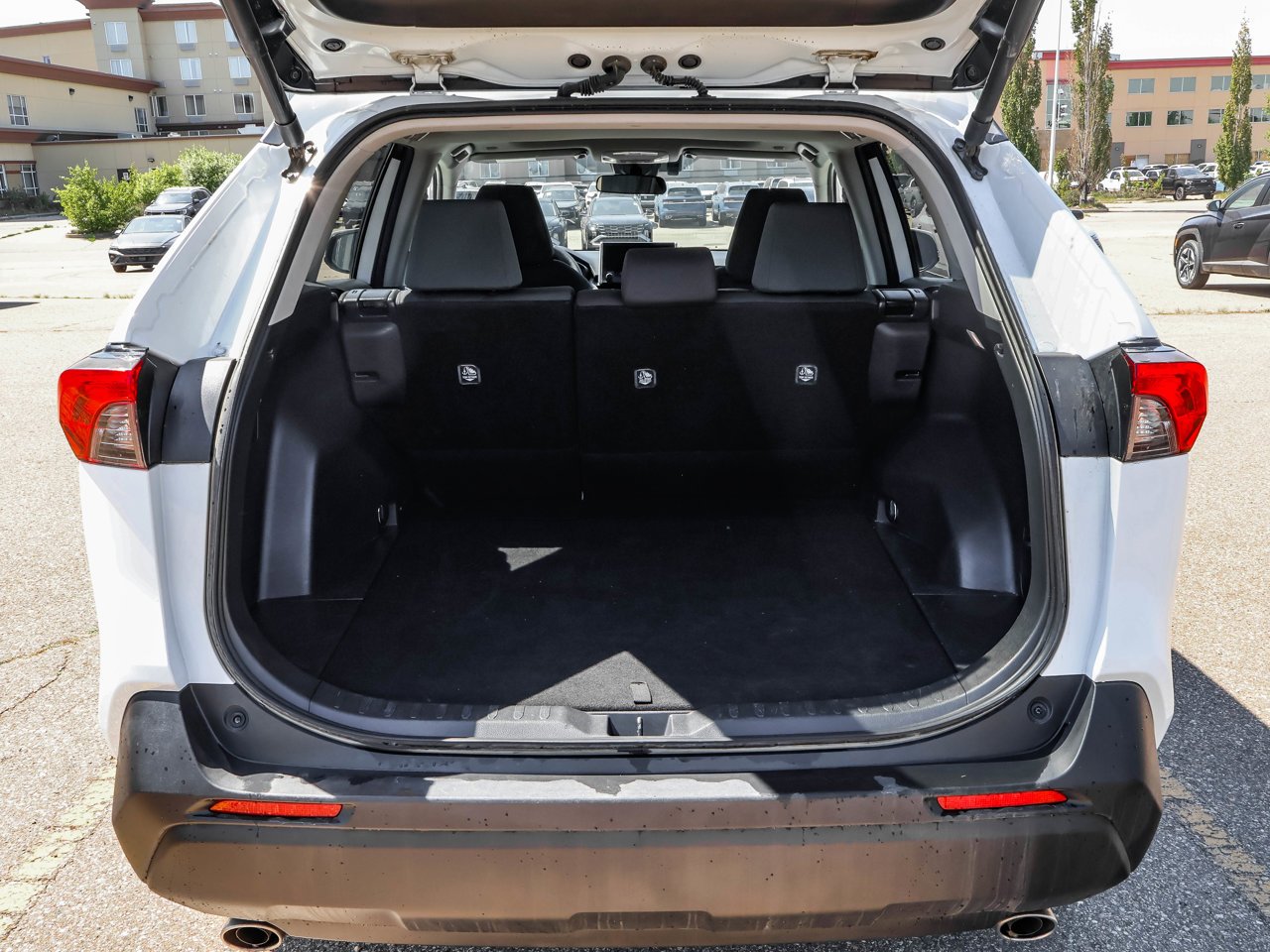 2024 Toyota RAV4 XLE AWD White Sherwood Park - photo #8