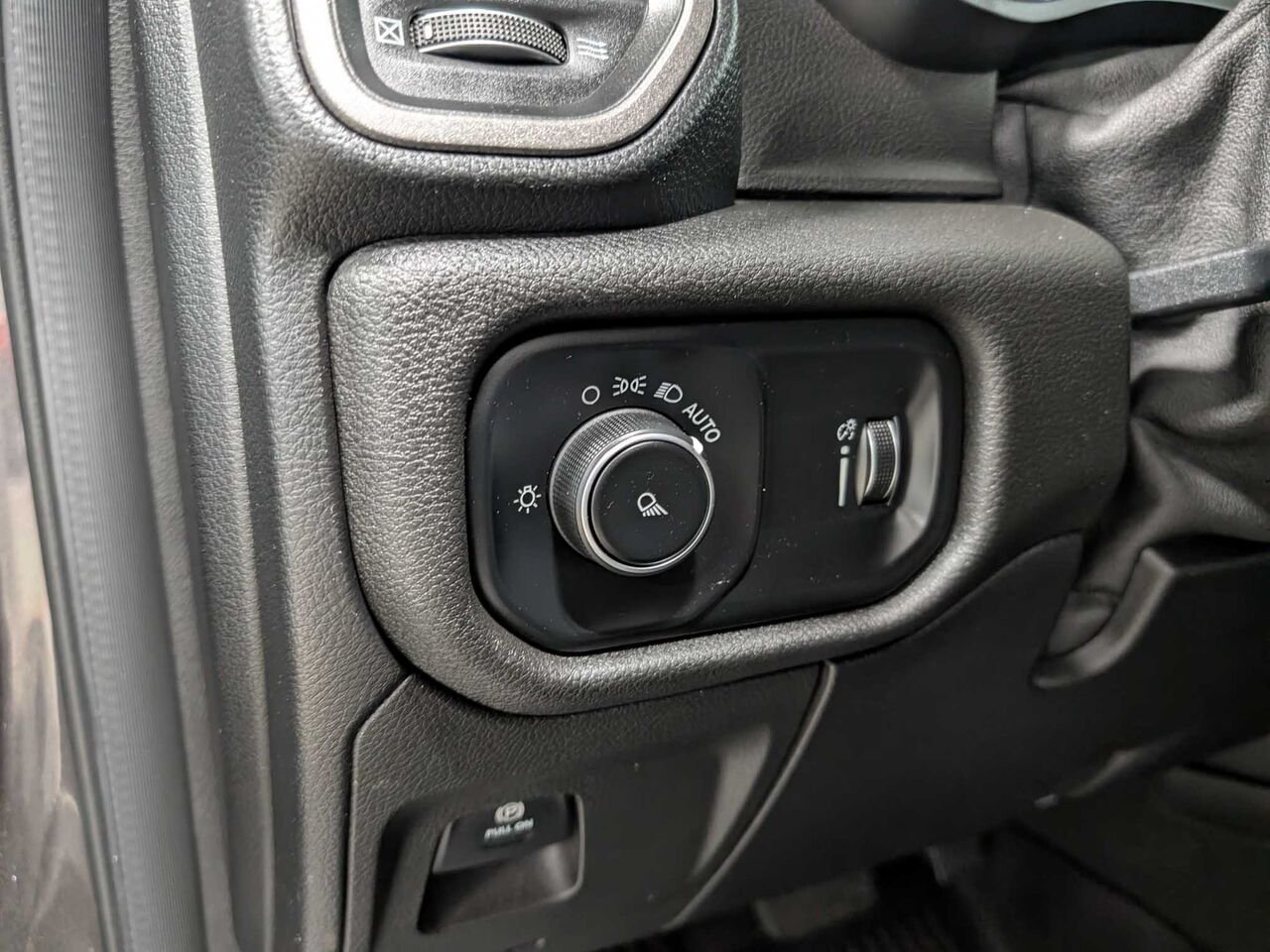 Ram 1500 Tradesman/AC/BLUETOOTH/CAMERA DE RECUL/PHARES AUTOMATIQUES 2020 Gris Sherbrooke - photo #11