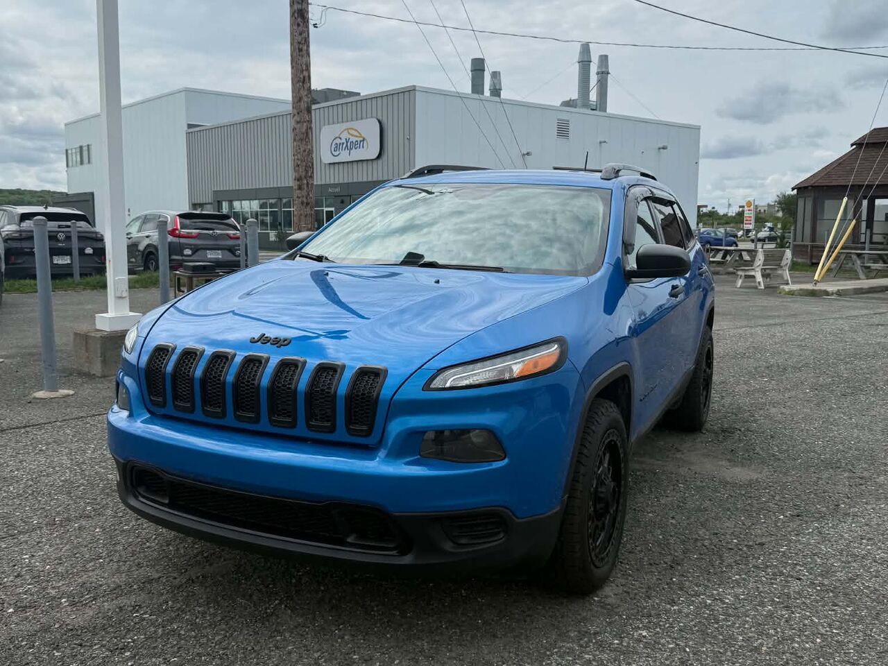 Blue 2018 Jeep Cherokee SUV / Crossover