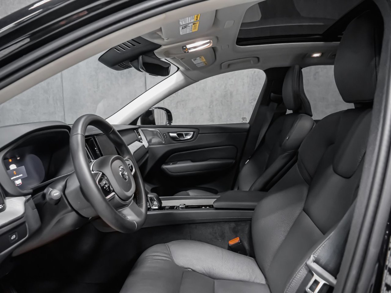 Volvo XC60 B5 PLUS DARK CLIMATE 2025 Noir Montréal - photo #11