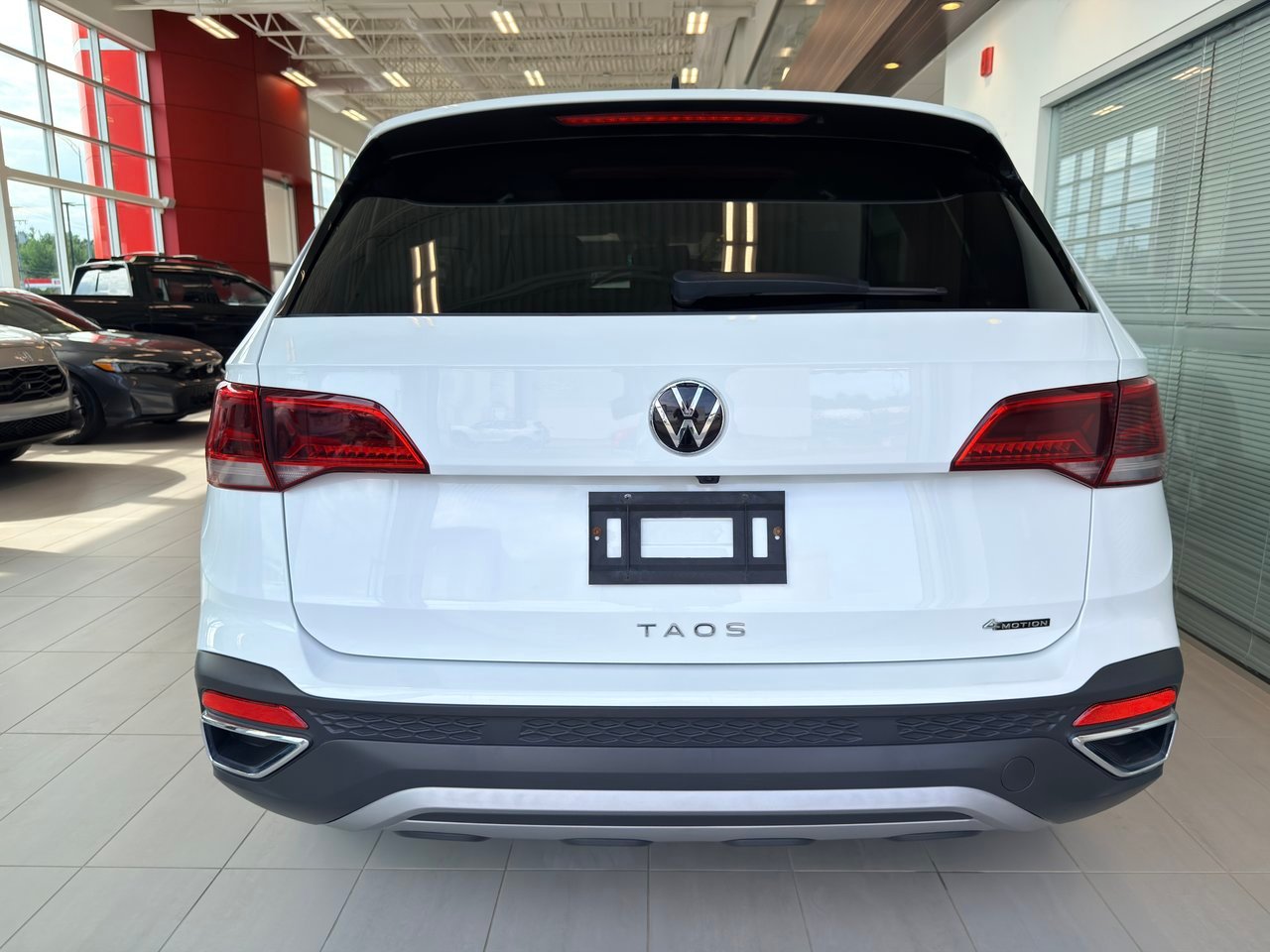 2022 Volkswagen Taos White Notre-Dame-des-Prairies - photo #10