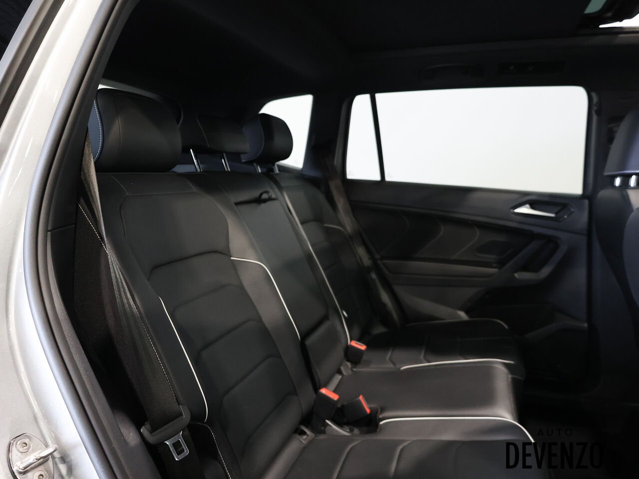 2023 Volkswagen Tiguan Silver Saint-Eustache - photo #8