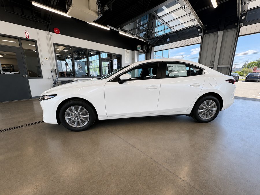 2026 MAZDA Mazda3 2026 Snowflake White Pearl