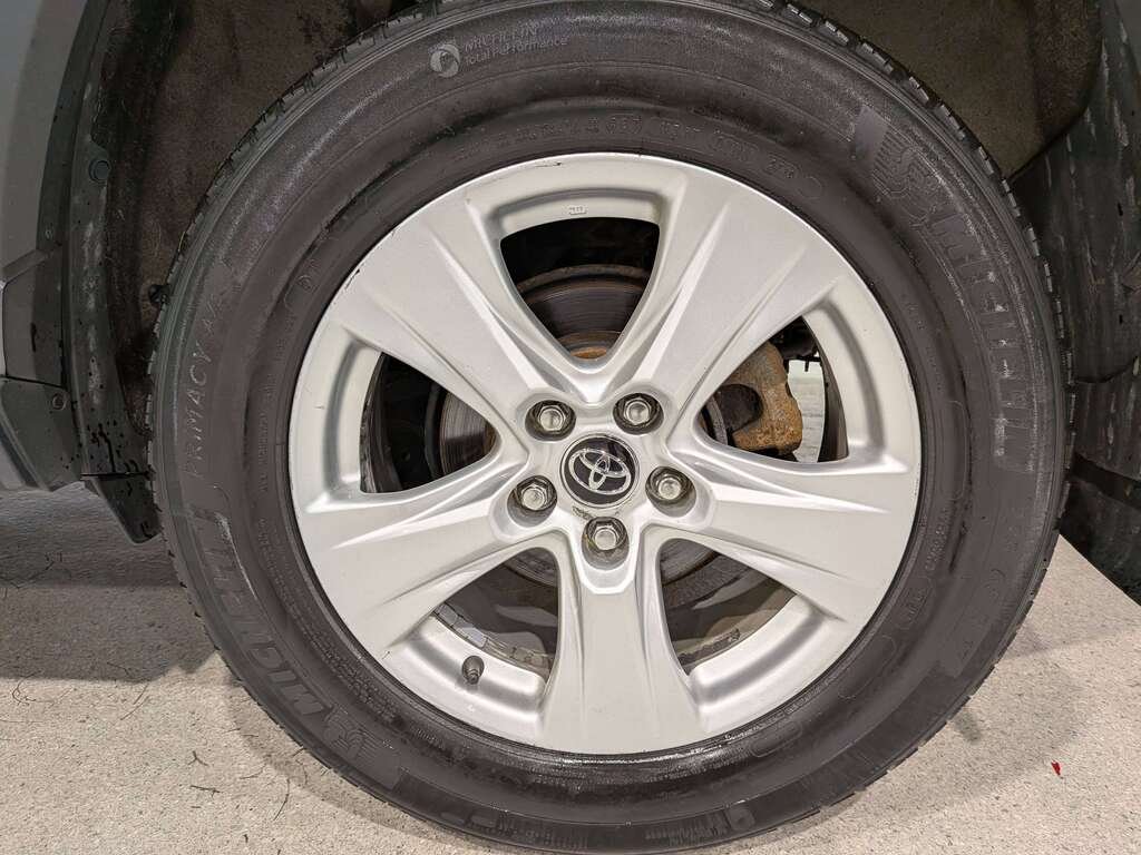 2019 Toyota RAV4 AWD XLE Grey Val-David - photo #31
