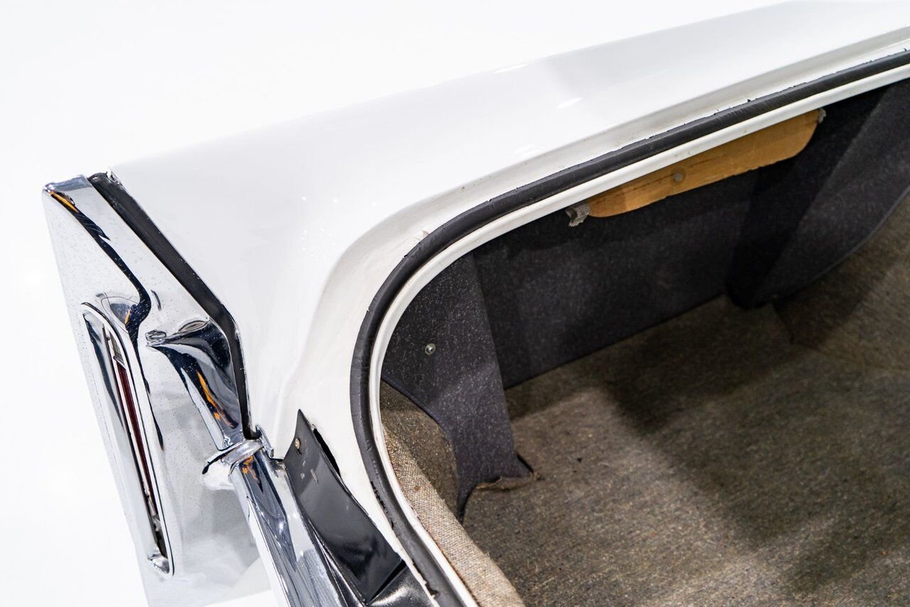 Cadillac Fleetwood **PRICE IN USD** Factory Limo dual AC with only 18,892 miles 1966 Blanc Montréal - photo #97