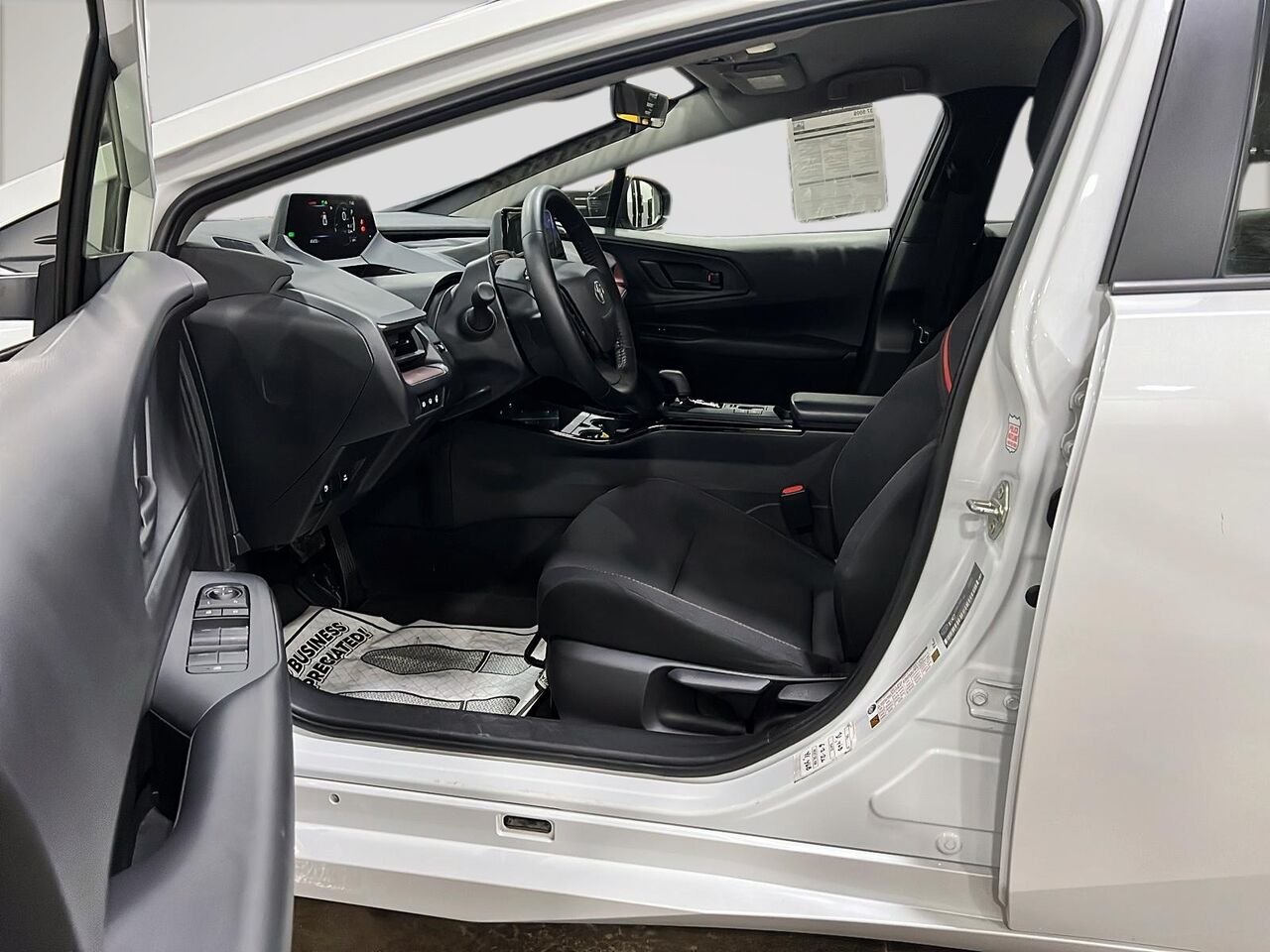 Toyota Prius PLUG-IN hybride SE 2025 Blanc Québec - photo #7