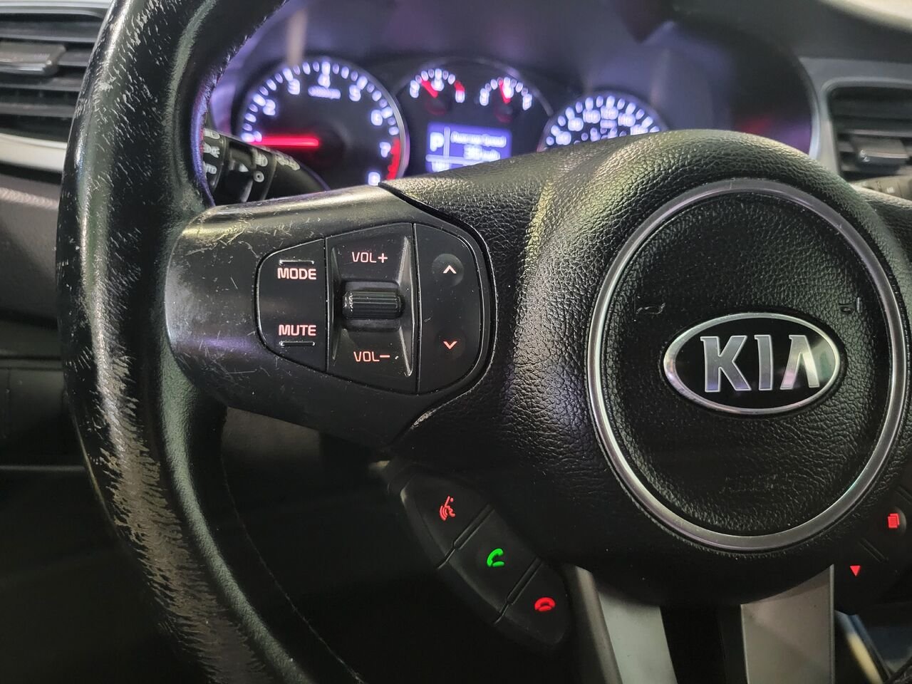 2015 Kia Rondo Brown  - photo #16