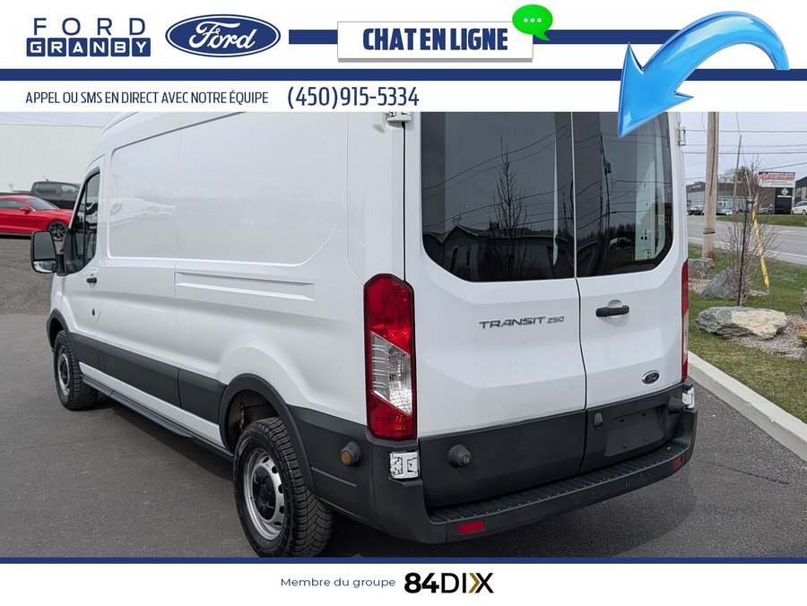 Ford Transit fourgon utilitaire T-250 toit moyen 148 po PNBV de 9 000 lb porte coulissante côté passager 2016 Blanc