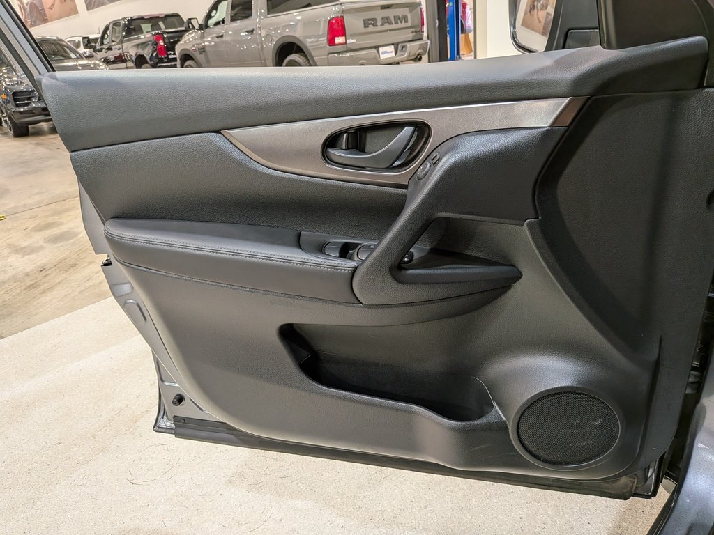 Nissan Qashqai 2023 Gris Val-David - photo #30