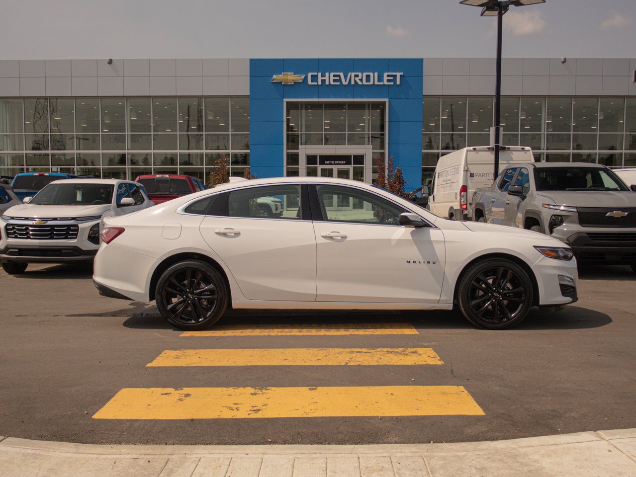 2024 Chevrolet Malibu 4dr Sdn 1LT White Sherwood Park - photo #11