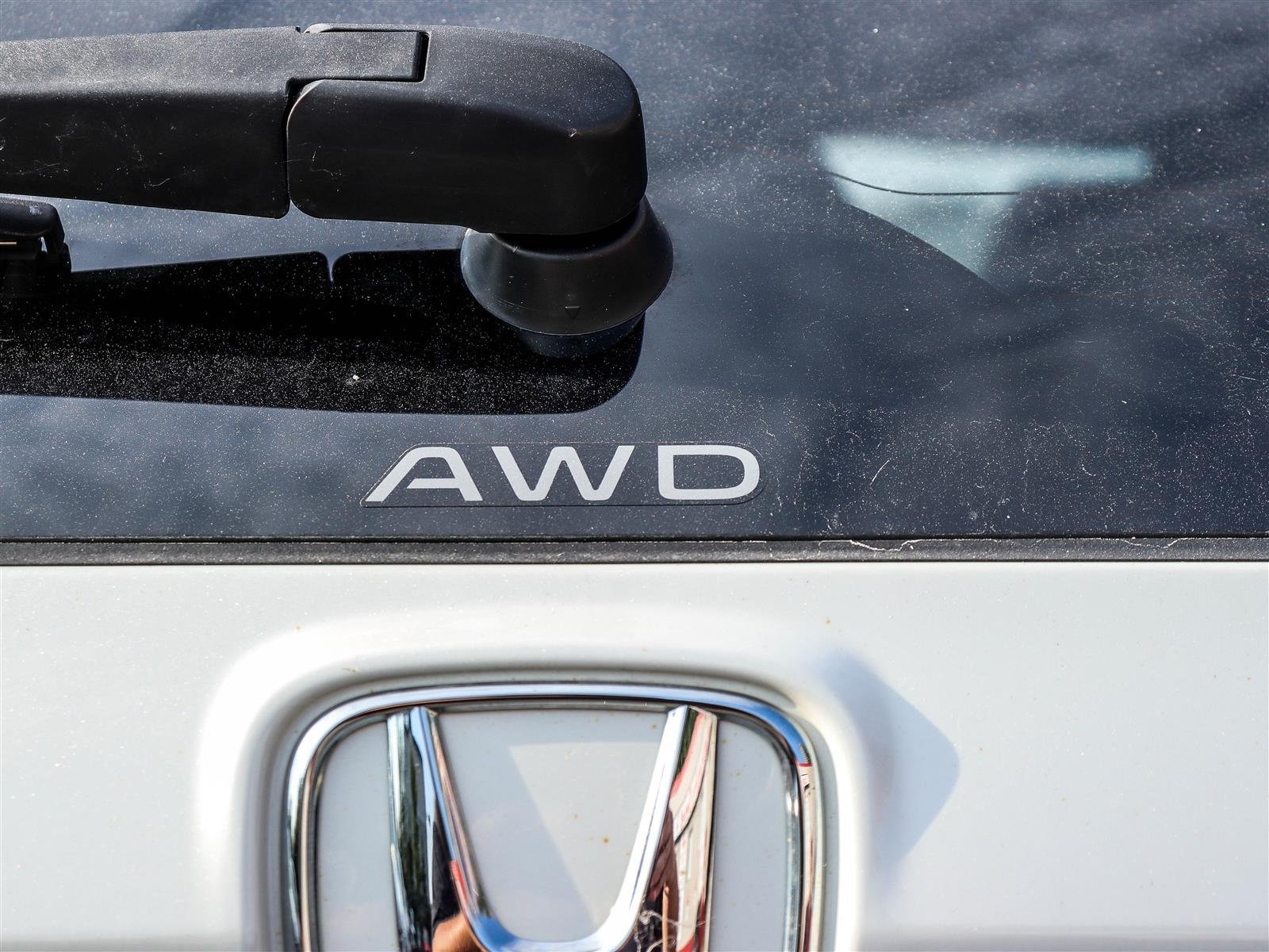 Honda CR-V hybride Touring 2023 White Ottawa & Gatineau - photo #21