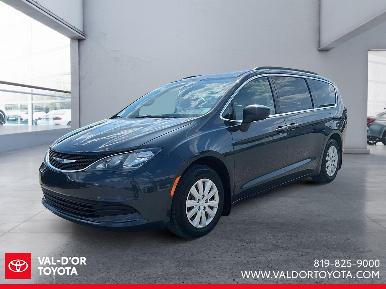 2019 Chrysler Pacifica LX 2RM Silver Val-d'Or - photo #0