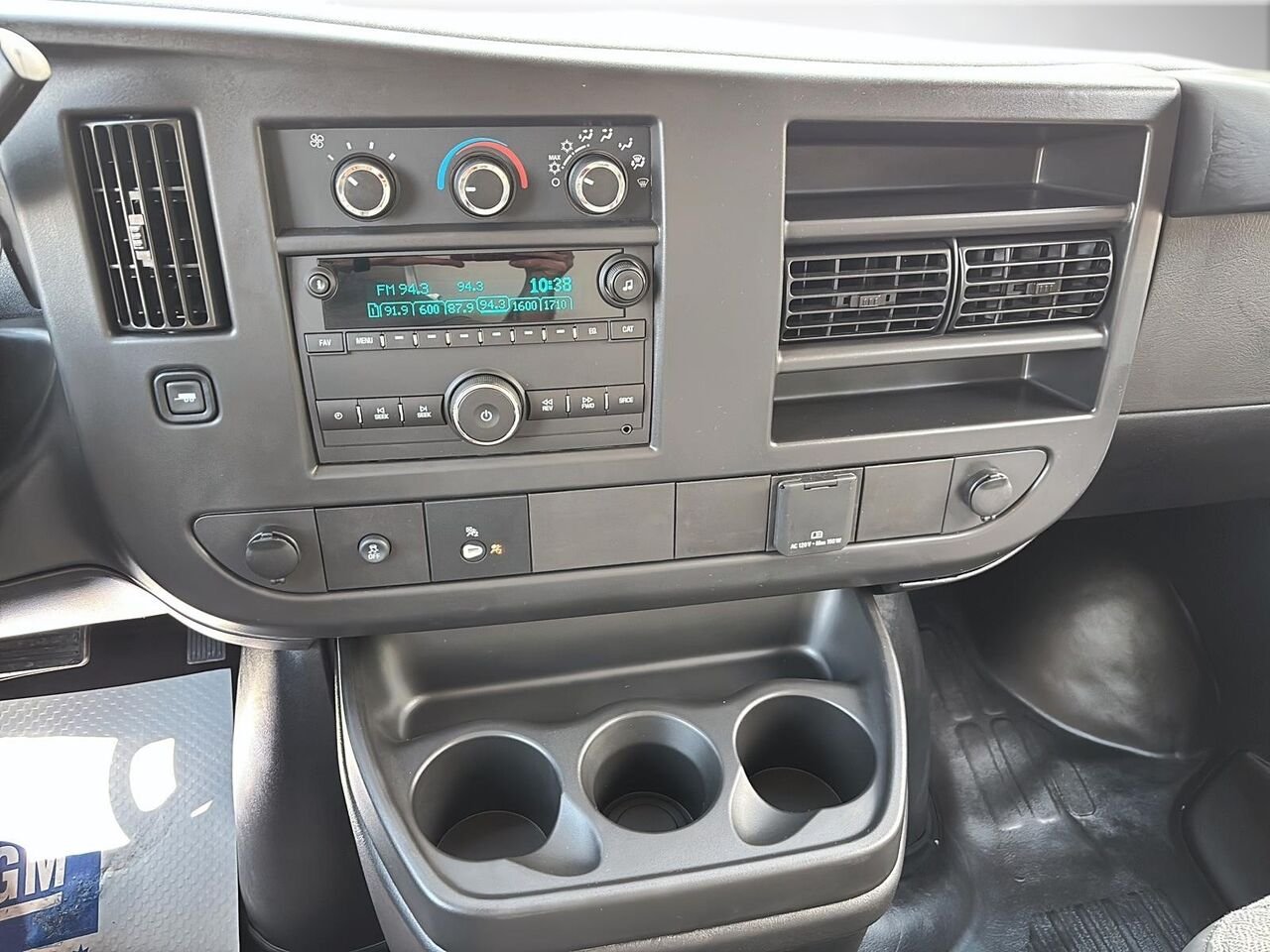 2026 GMC Savana Commercial Cutaway 3500 fourgonnette 139 po SUMMIT WHITE Saint-Hyacinthe - photo #11