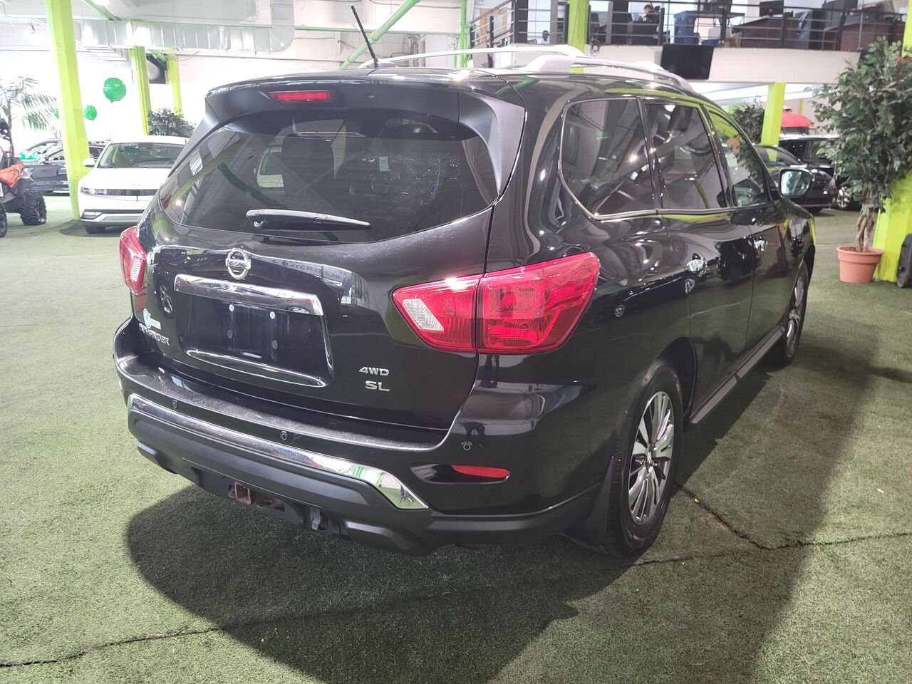 2018 Nissan Pathfinder Black  - photo #5