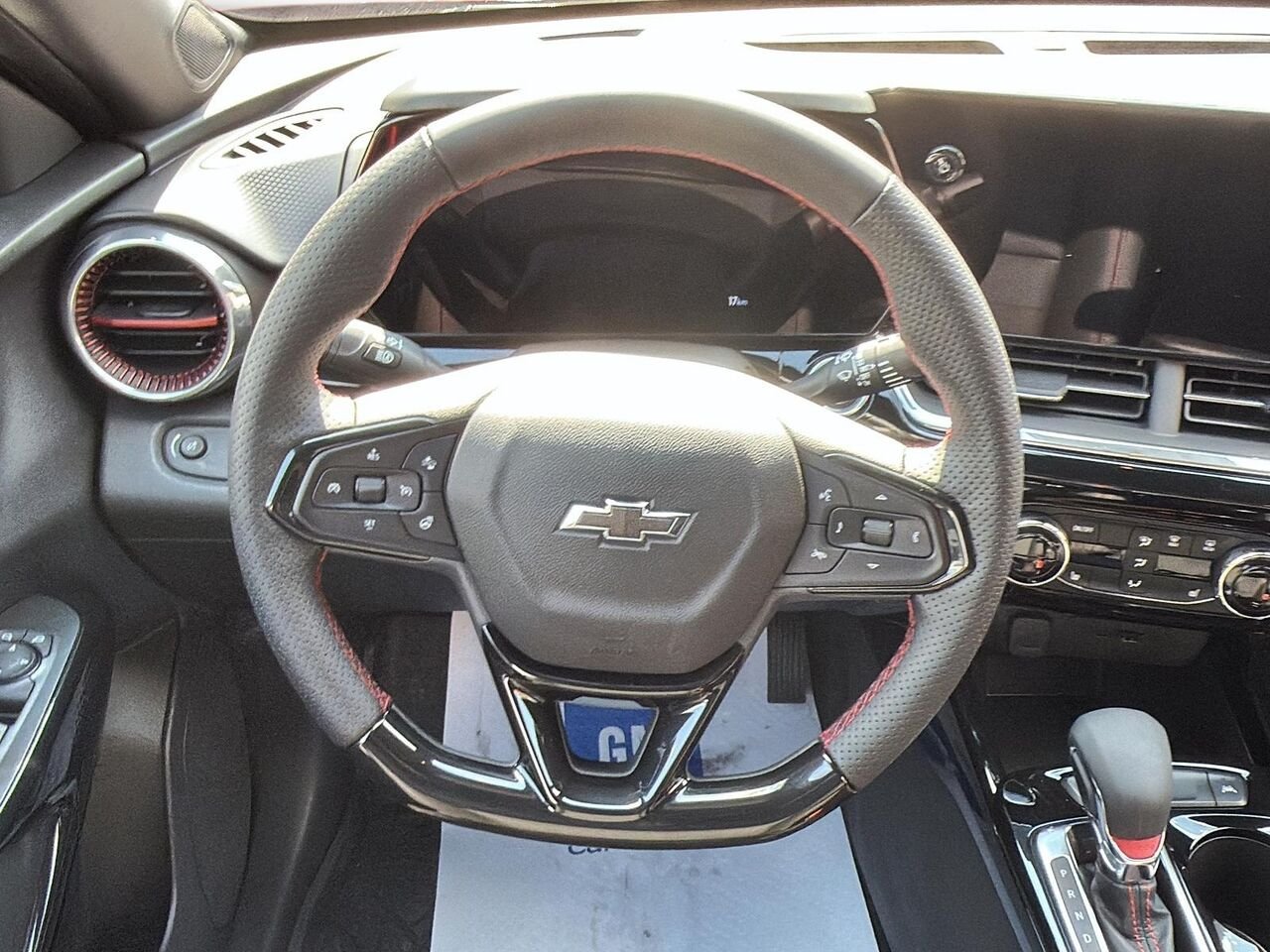 Chevrolet Trax 2RS 4 portes TA 2026 Rouge sommet Saint-Hyacinthe - photo #10