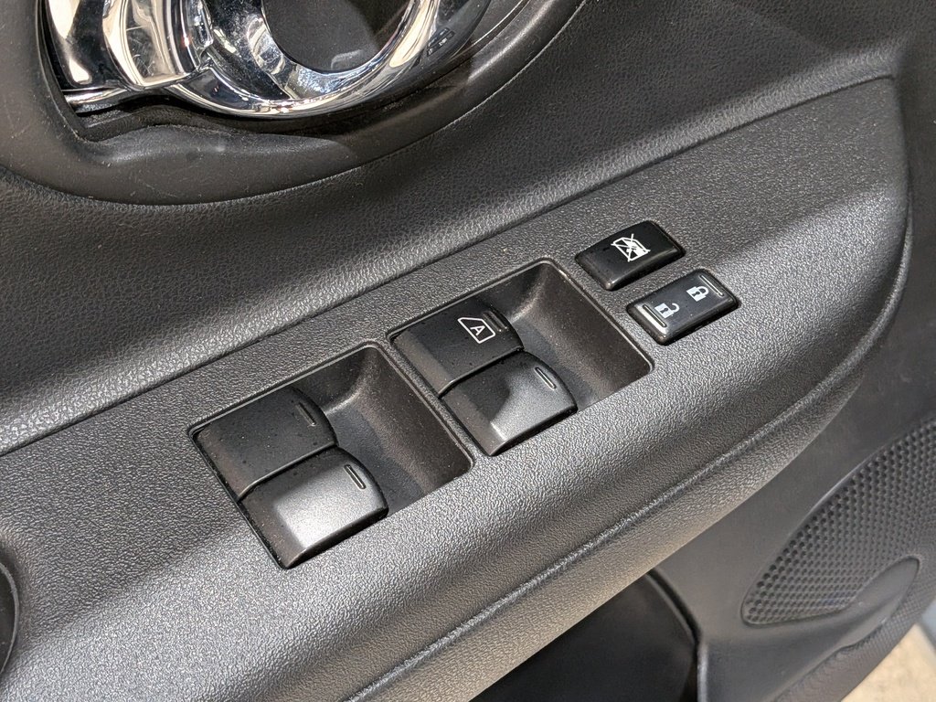 Nissan Micra 4dr HB Man SV 2015 Gris Val-David - photo #26