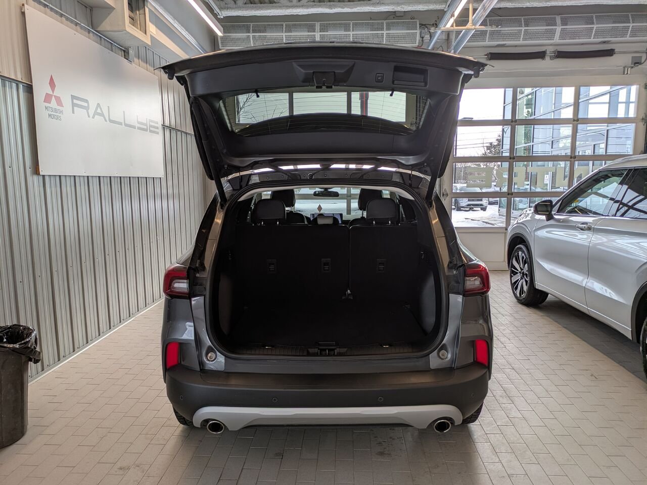 2023 Ford Escape Grey Gatineau - photo #3