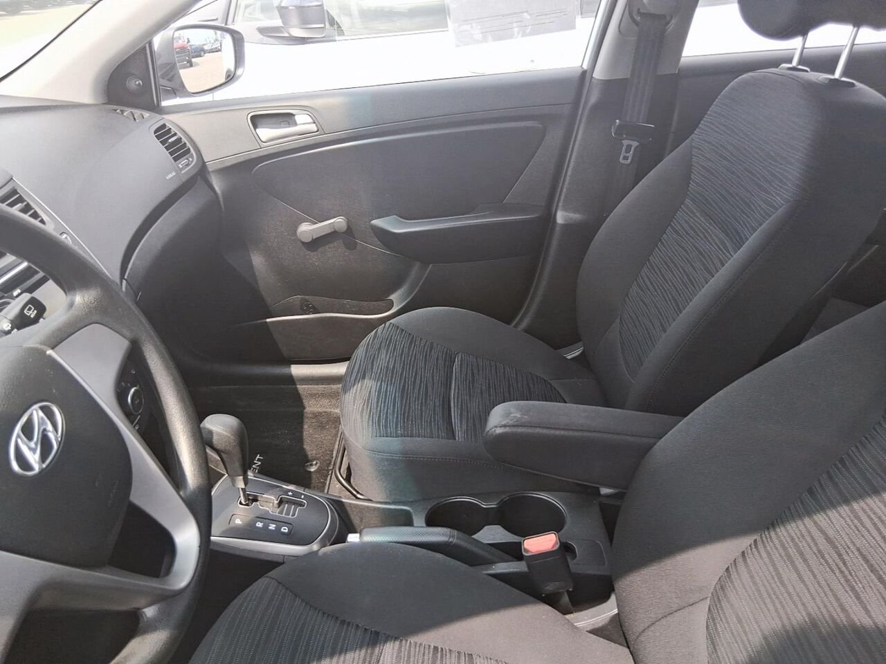 Hyundai Accent GS 2015 Blanc Québec - photo #2
