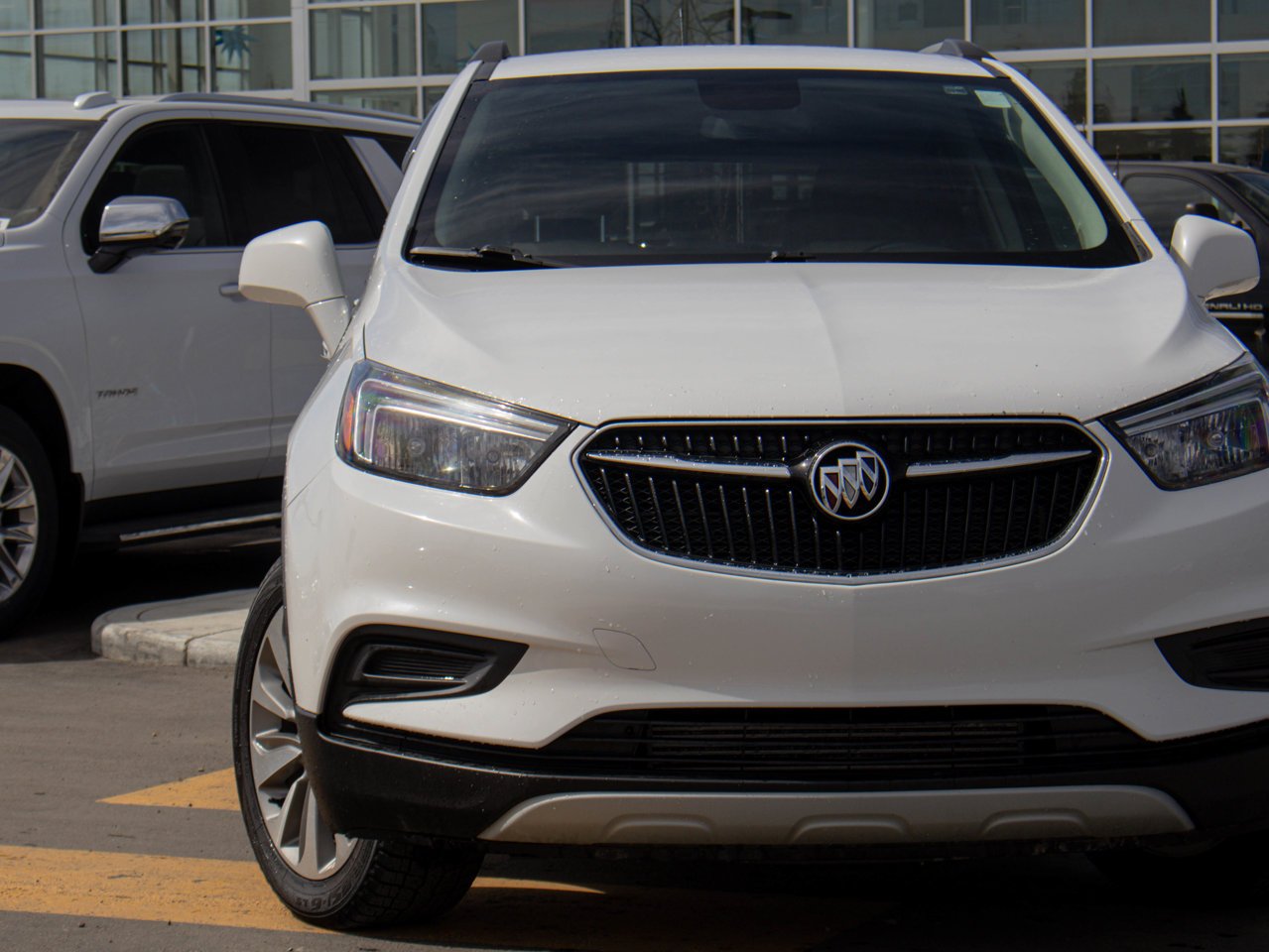 2020 Buick Encore AWD 4dr Preferred White Sherwood Park - photo #4