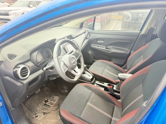 Nissan Versa SR-INTÉRIEUR 2 TONS-SIÈGES CHAUFFANT-CARPLAY 2023 Bleu