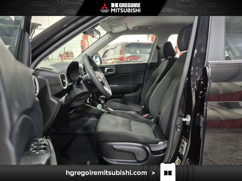 2023 Hyundai Venue Black Blainville - photo #13