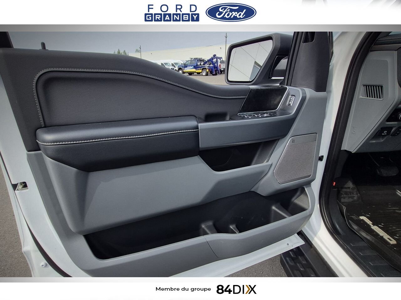 2024 Ford F-150 Lightning White Granby - photo #17