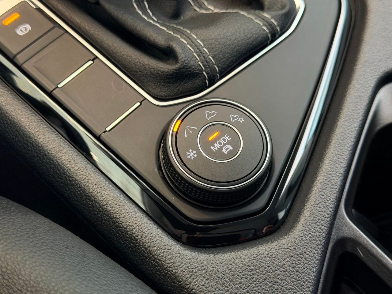 2022 Volkswagen Taos White Notre-Dame-des-Prairies - photo #32