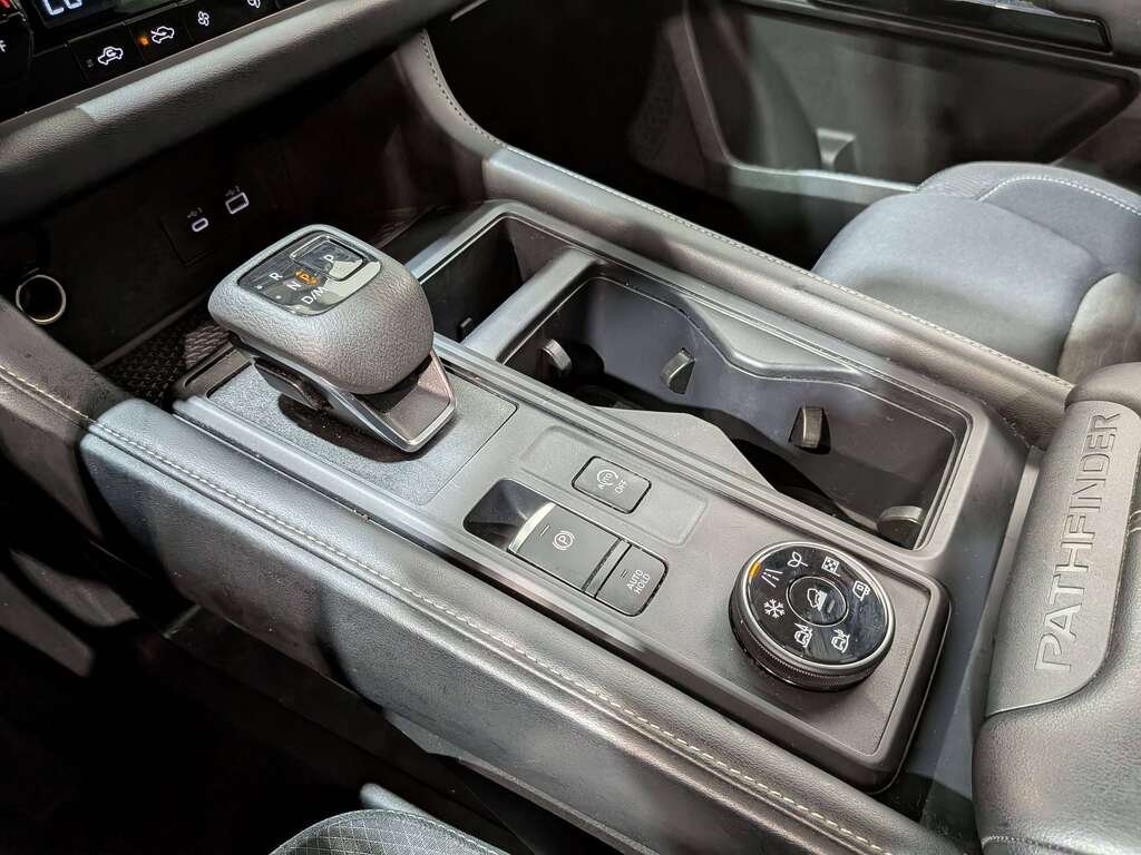 2024 Nissan Pathfinder S 4WD White Val-David - photo #31