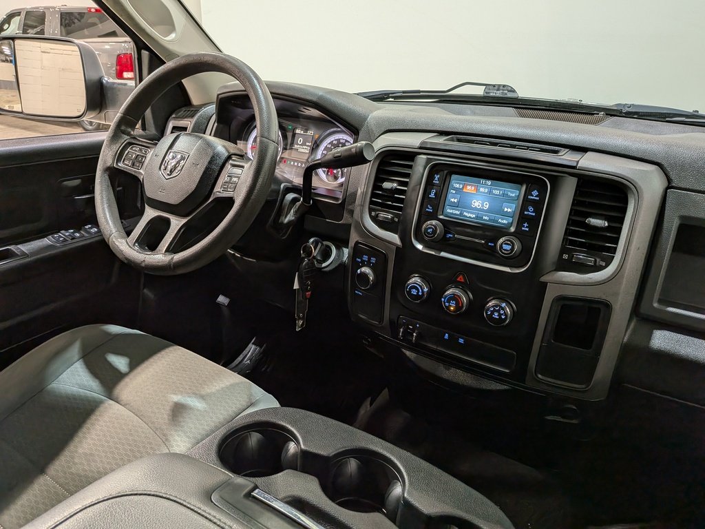 2018 Ram 1500 Express 4x4 Quad Cab 6'4" Box *Ltd Avail* Black Val-David - photo #18