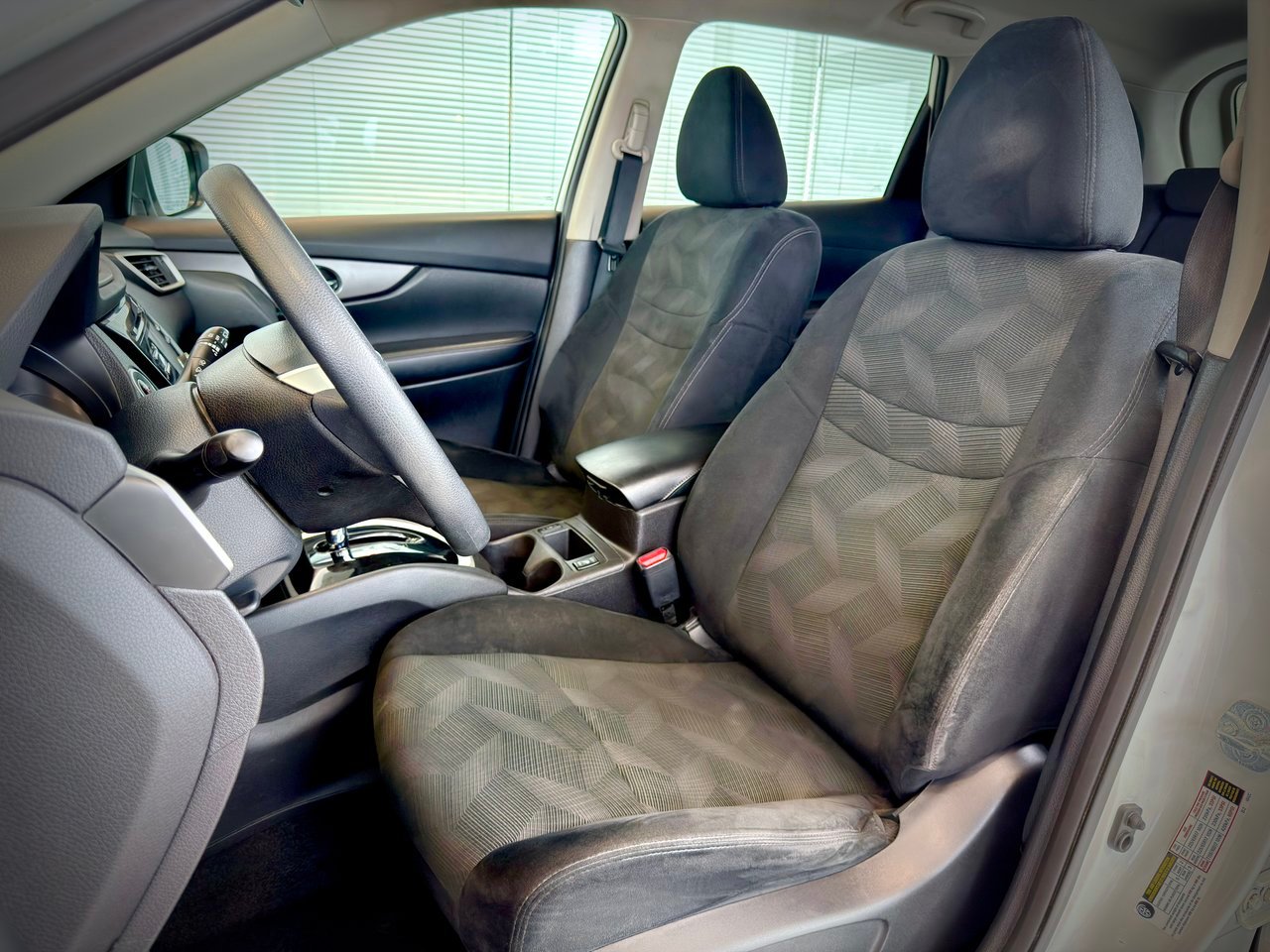 2016 Nissan Rogue White Notre-Dame-des-Prairies - photo #18