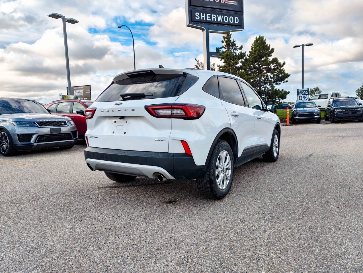 2025 Ford Escape Active AWD White Sherwood Park - photo #4