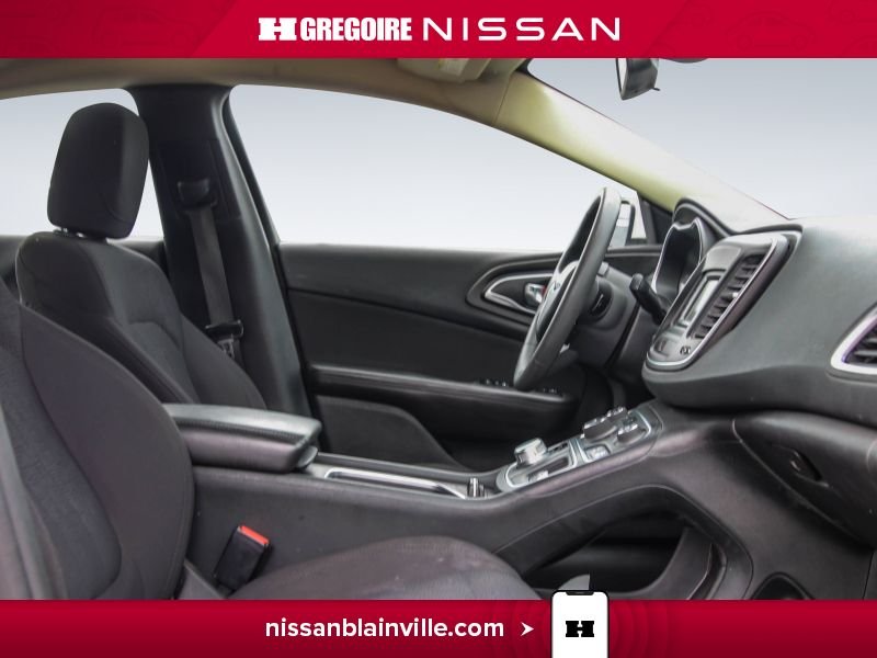 2015 Chrysler 200 White Laval - photo #18