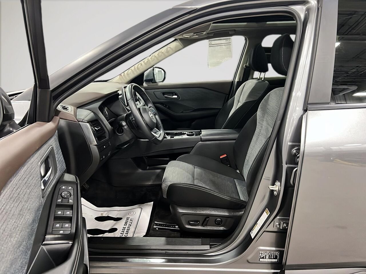 2023 Nissan Rogue SV TI Grey Québec - photo #8