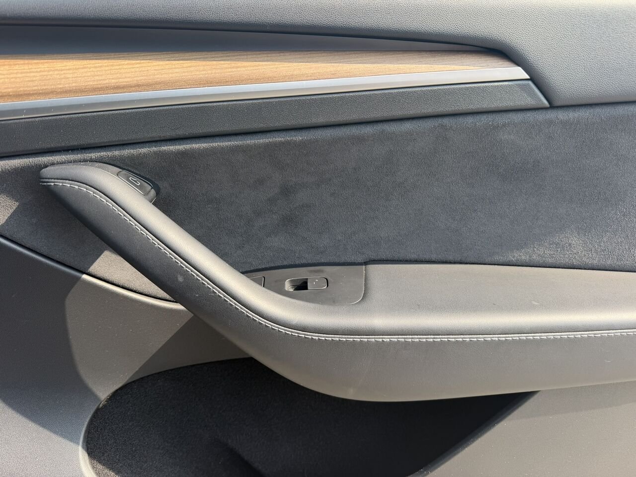 2022 Tesla Model Y LONG RANGE AWD Black Laval - photo #19