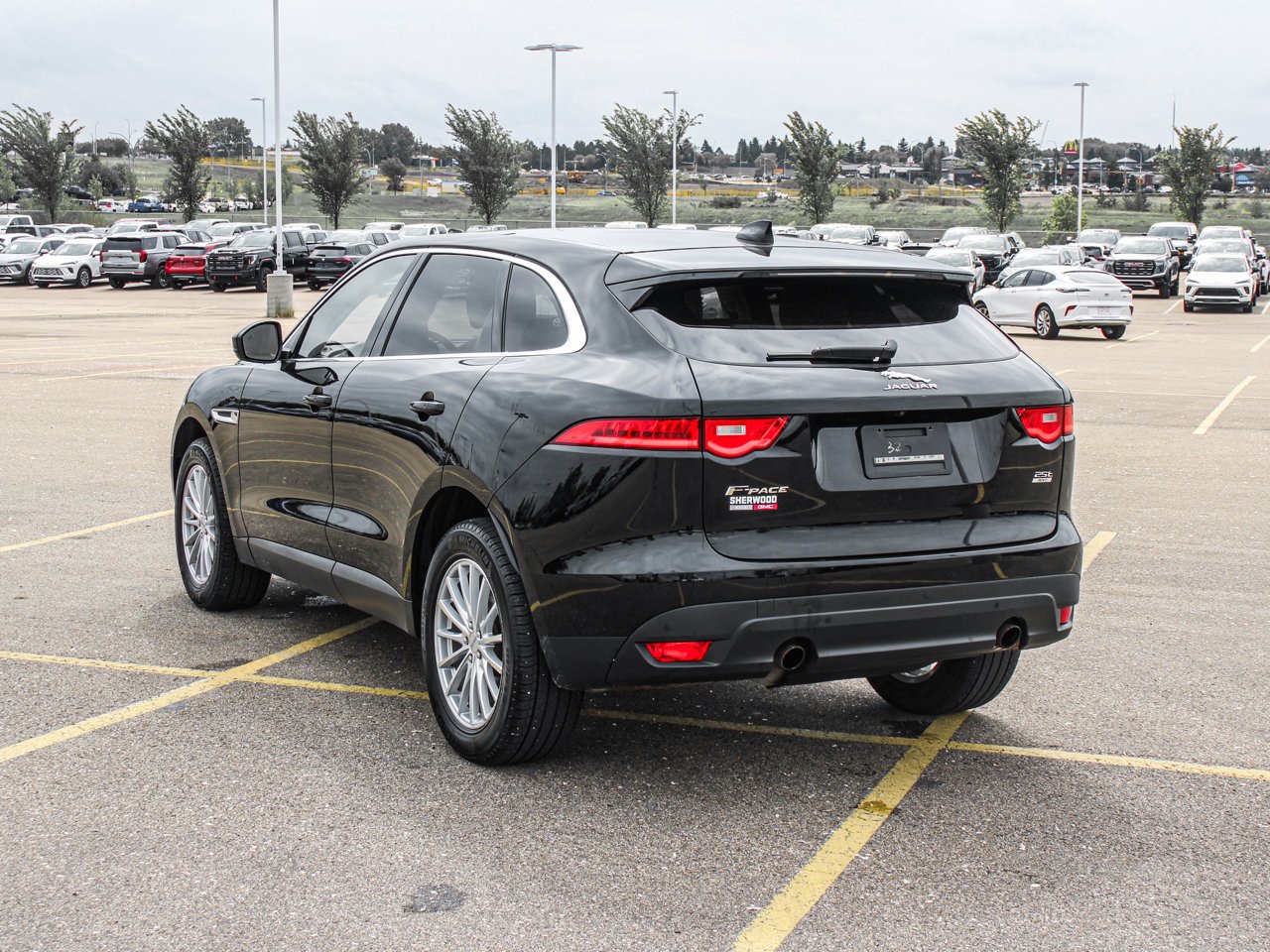 2020 Jaguar F-PACE 25t AWD Premium Black Sherwood Park - photo #5