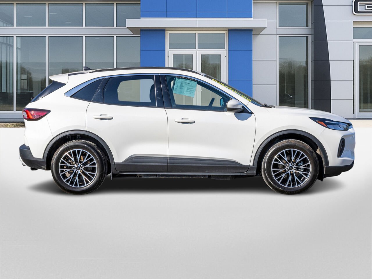 2023 Ford Escape VHR TA White Châteauguay - photo #5